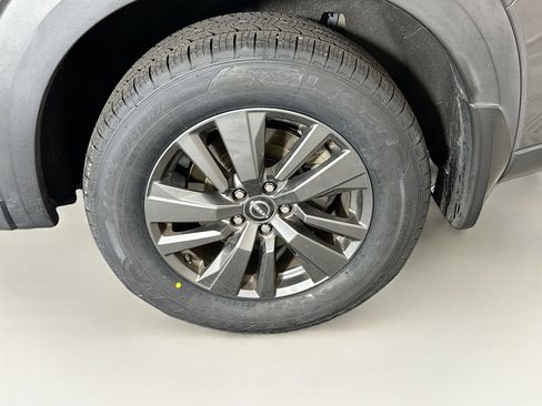 Used 2024 Nissan Pathfinder SV w/ Black Appearance Package image 11