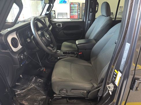 Used 2024 Jeep Wrangler Sport S image 10