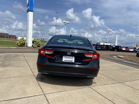 Used 2018 Honda Accord EX-L image 10