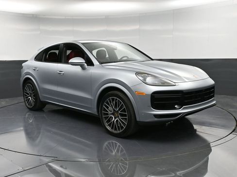 Certified 2022 Porsche Cayenne Turbo image 10