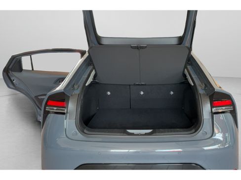 Used 2025 Toyota Prius XLE FWD image 30