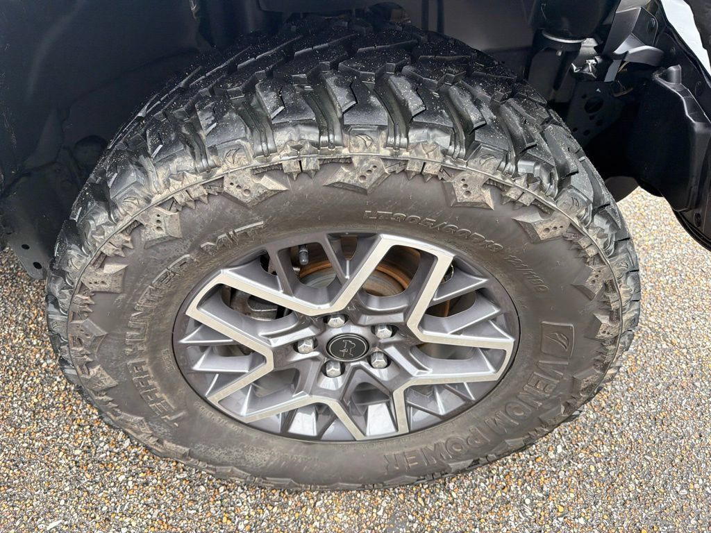 Used 2024 Jeep Wrangler Unlimited Sahara w/ Safety Group AWD/4WD image 12