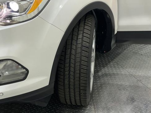 Used 2019 Ford Escape Titanium image 37