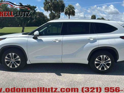 Used 2022 Toyota Highlander XLE FWD image 3
