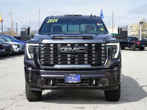 Used 2024 GMC Sierra 3500 Denali Ultimate AWD/4WD image 2
