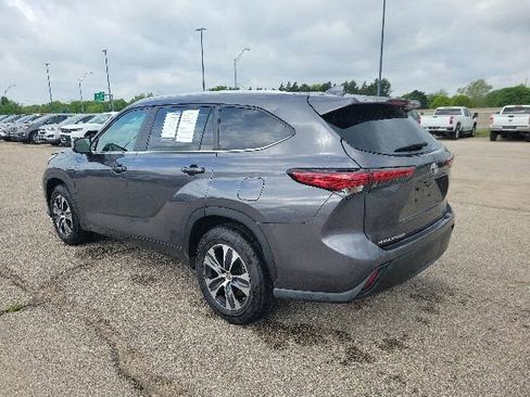 Used 2023 Toyota Highlander XLE FWD image 24