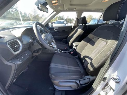 Certified 2025 Hyundai Venue SEL image 11