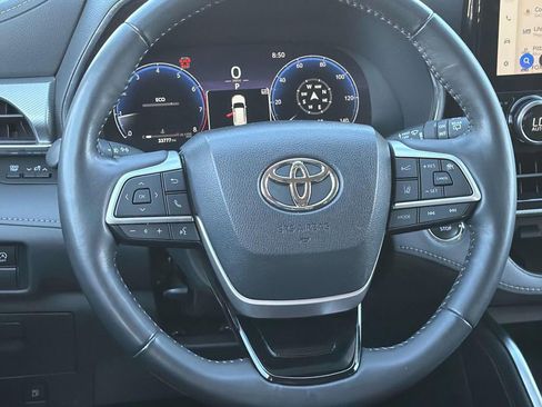Used 2023 Toyota Highlander Platinum FWD image 11