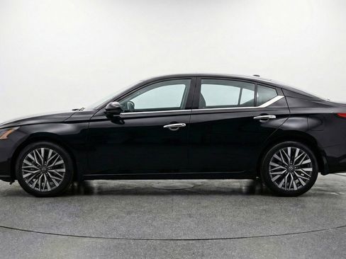 Used 2025 Nissan Altima 2.5 SV image 4