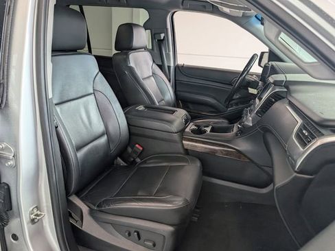Used 2018 Chevrolet Suburban LT image 15