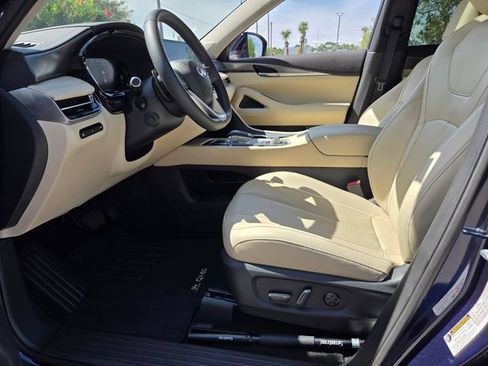 Used 2025 INFINITI QX60 Luxe w/ Vision Package FWD image 11