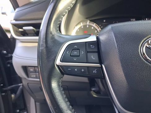 Used 2023 Toyota Highlander XLE FWD image 18