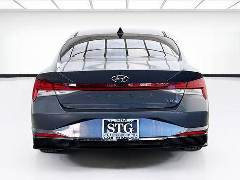 Used 2023 Hyundai Elantra Limited FWD image 5