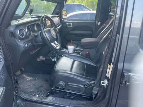 Used 2018 Jeep Wrangler Unlimited Sahara AWD/4WD image 6