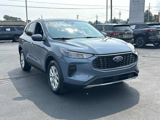 Used 2024 Ford Escape Active w/ Tech Pack #2 AWD/4WD image 2