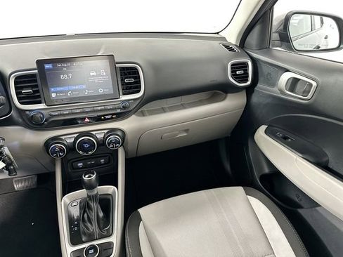 Used 2023 Hyundai Venue SEL image 25