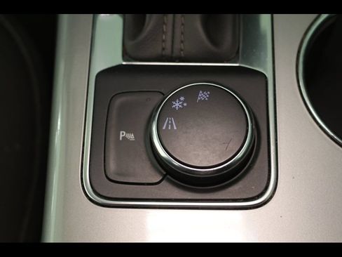 Used 2019 Chevrolet Blazer LT FWD image 9