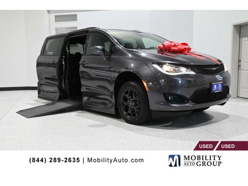 Used 2019 Chrysler Pacifica Touring-L Plus w/ Advanced Safetytec Group FWD image 1