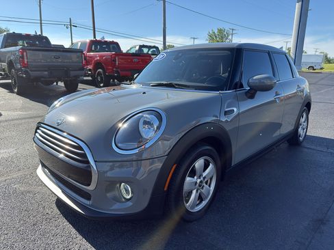 Used 2020 MINI Cooper 4-Door Hardtop FWD image 4