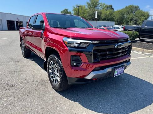 Used 2024 Chevrolet Colorado Z71 w/ Z71 Convenience Package 2 AWD/4WD image 8