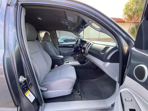 Used 2015 Toyota Tacoma PreRunner image 40