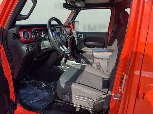 Used 2020 Jeep Wrangler Unlimited Rubicon w/ Cold Weather Group image 9