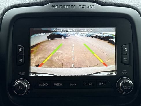 Used 2016 Jeep Renegade Limited image 9