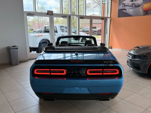 Used 2023 Dodge Challenger SRT Hellcat image 4