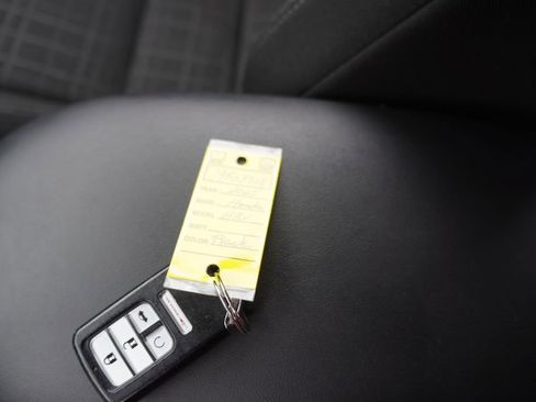 Used 2025 Honda HR-V LX image 2