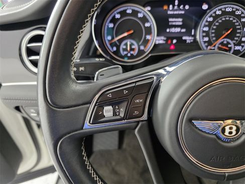 Used 2019 Bentley Bentayga image 19