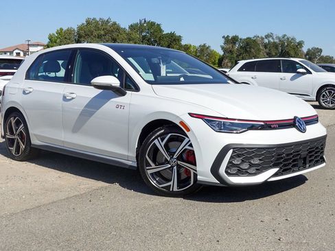 New 2025 Volkswagen GTI SE image 3