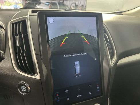 Used 2024 Ford Edge SE w/ Black Appearance Package image 17