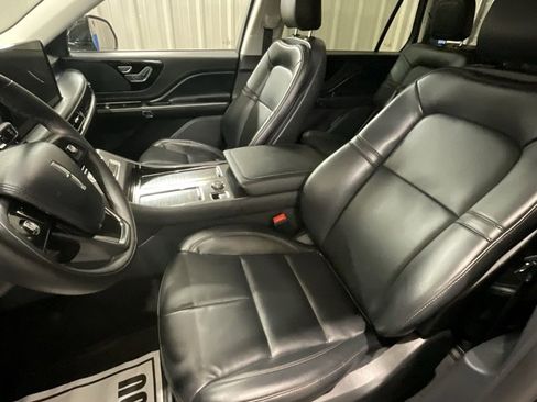 Used 2025 Lincoln Aviator Premiere image 10