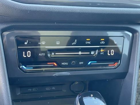 Used 2022 Volkswagen Tiguan SE w/ Panoramic Sunroof Package image 15