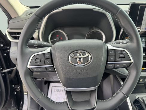 Used 2023 Toyota Highlander XLE AWD/4WD image 21