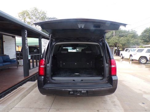 Used 2018 Chevrolet Suburban LT image 11