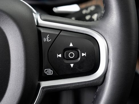 Used 2022 Volvo XC60 B5 Momentum w/ Advanced Package image 14