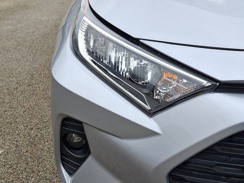 Certified 2020 Toyota RAV4 XLE Premium image 9
