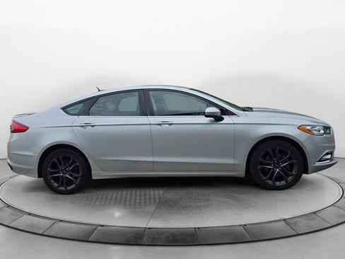 Used 2018 Ford Fusion SE w/ Equipment Group 201A FWD image 6
