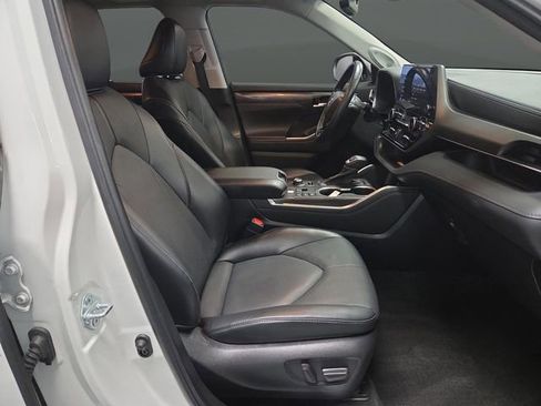 Used 2023 Toyota Highlander L image 37