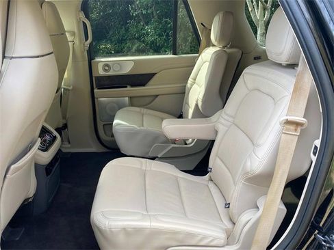 Used 2020 Lincoln Navigator Reserve w/ Equipment Group 208A Reserve image 9