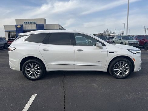 Used 2023 Buick Enclave Avenir image 2