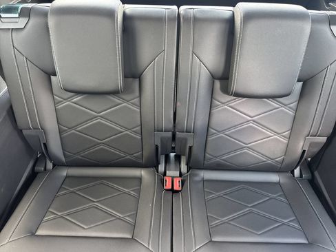 Used 2025 Volkswagen Atlas SE w/ Panoramic Sunroof Package FWD image 21