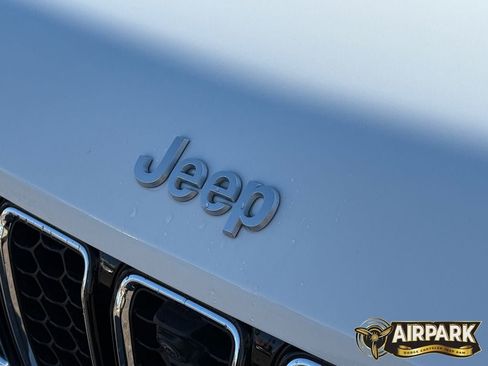 New 2025 Jeep Grand Cherokee Overland w/ Adv Protech Group III AWD/4WD image 22