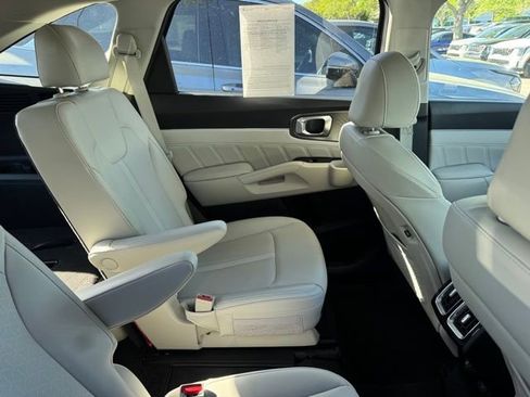 Certified 2023 Kia Sorento SX image 7