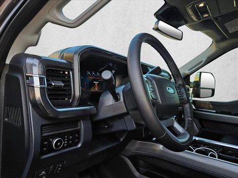 Used 2025 Ford F250 Lariat w/ Chrome Package image 9