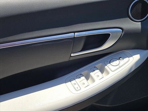 Used 2025 Hyundai Sonata SEL FWD image 19