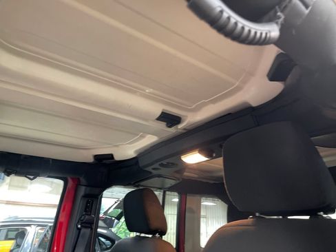 Used 2018 Jeep Wrangler Unlimited Sport S AWD/4WD image 13