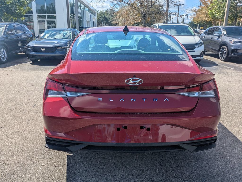 Used 2023 Hyundai Elantra SEL w/ Cargo Package FWD image 5