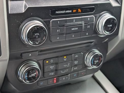 Used 2015 Ford F150 Lariat image 21